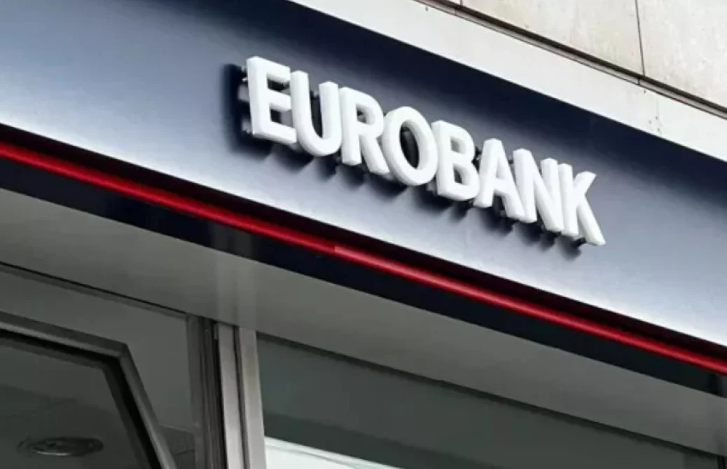 Η πρώτη τράπεζα που καταργεί τις πλαστικές κάρτες