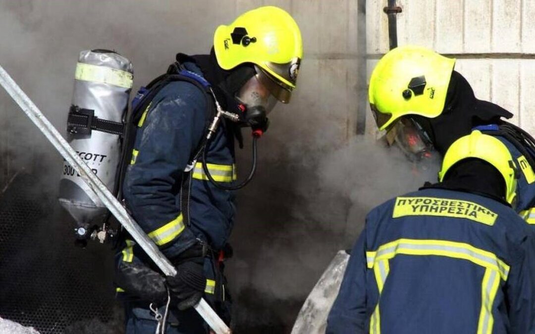 Φωτιά σε πάρκινγκ – Εκκενώθηκε πολυκατοικία